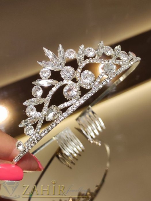 Аксесоари за коса - Изящно изработена кристална корона 12 на 4 см с блестящи фасетни кристали на сребриста метална диадема със зъбчета - D1174
